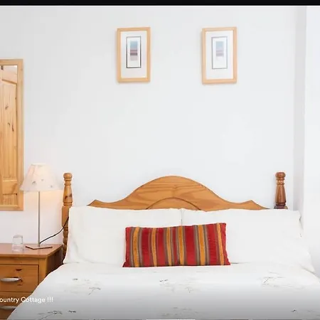 Toomullin House 3*